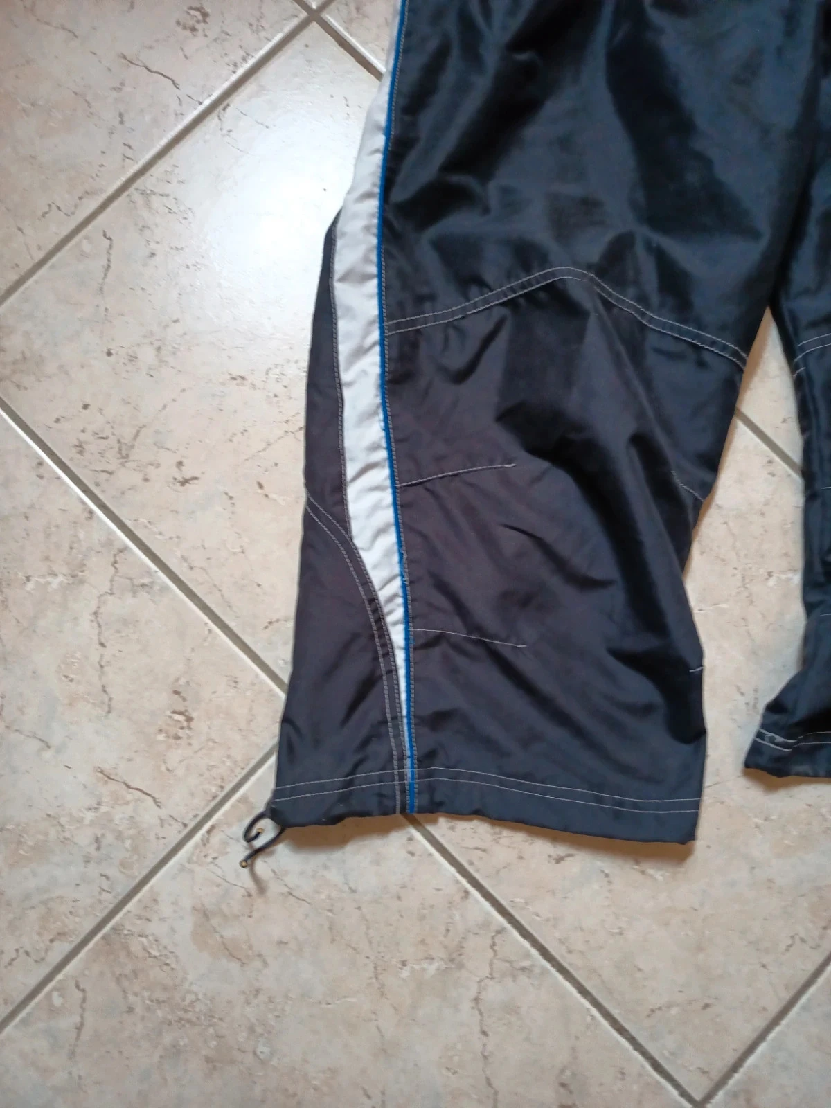 Zwarte Bermuda met witte/blauwe strepen – photo 2